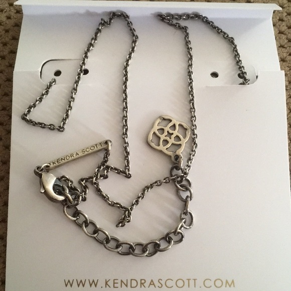 Kendra Scott Kasey Arrow necklace - Picture 4 of 4